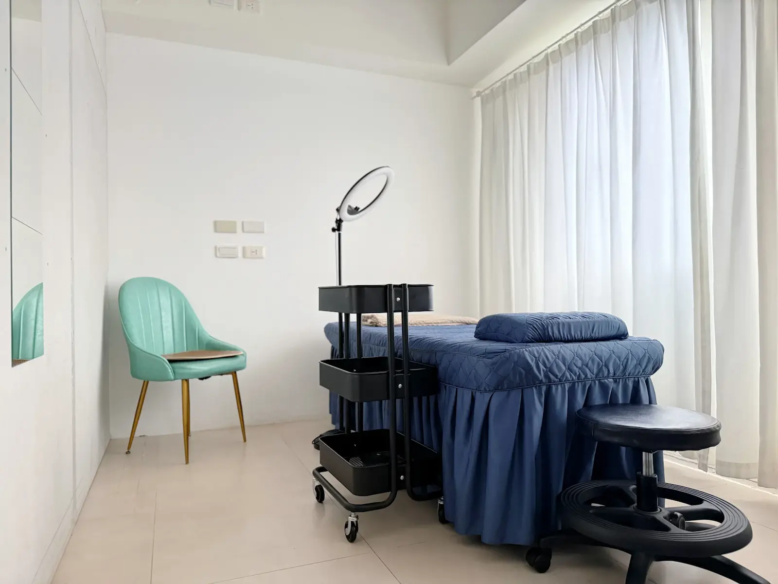 台北車站美業共享空間 1109館 - 獨立美容工作站與專業美容床預約