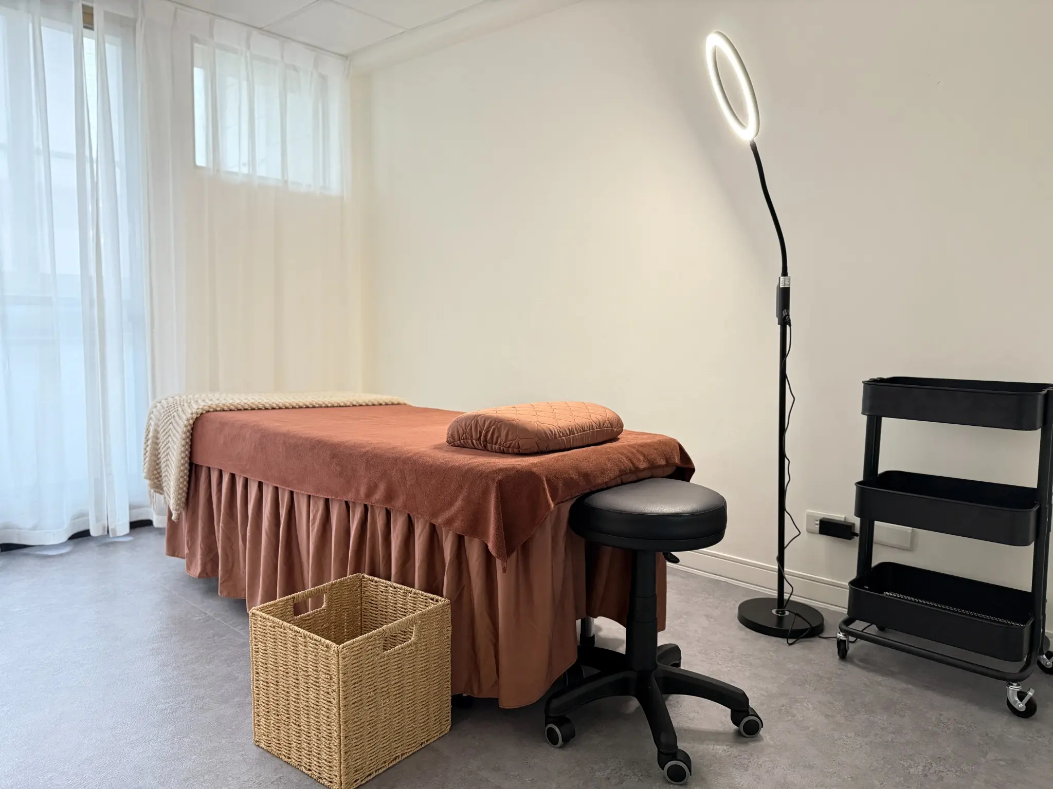 台中市政府時段預約美容床 - 可調高度設備