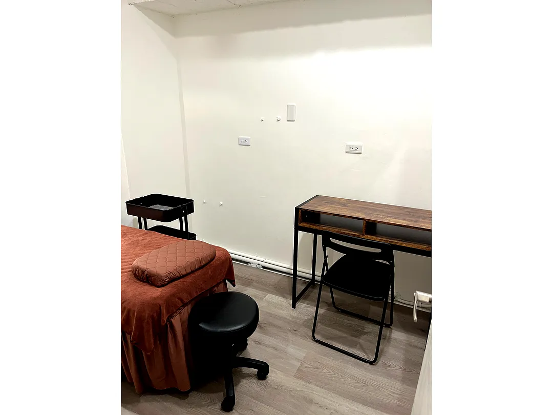 台中勤美美容設備支援 - Cow可調高度床